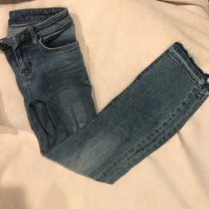 FREE PEOPLE low rise frayed jeans